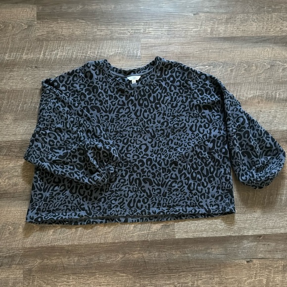 Size XL cropped cheetah long sleeve - Picture 1 of 2